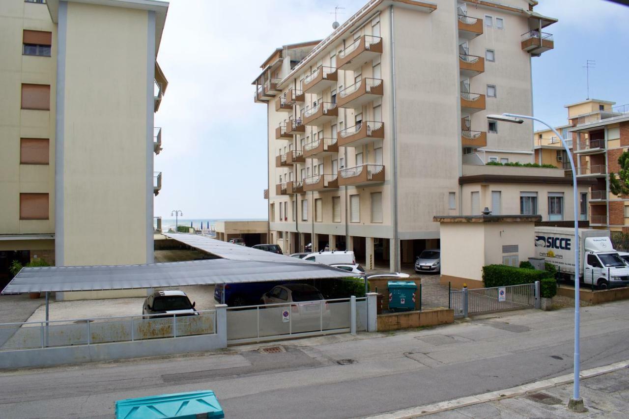 App4Rent Saturno 4 - Family Apartment, Wifi, Parking ليدو دي يسولو المظهر الخارجي الصورة