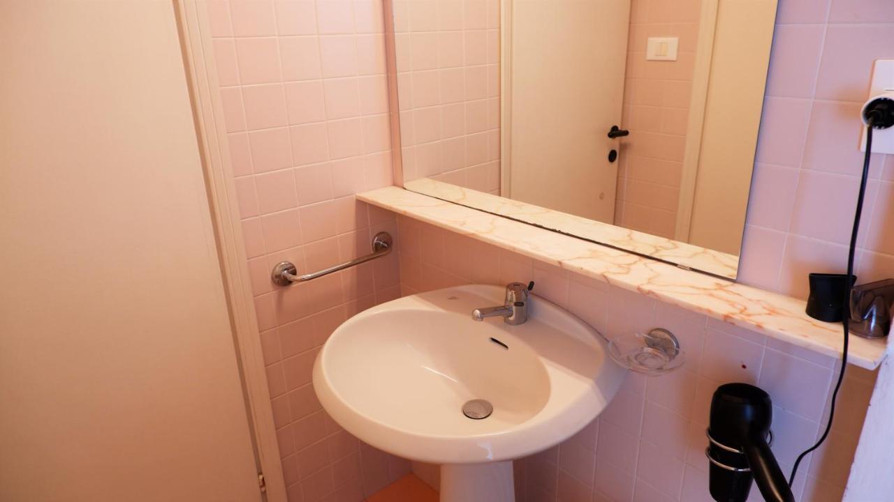 App4Rent Saturno 4 - Family Apartment, Wifi, Parking ليدو دي يسولو المظهر الخارجي الصورة